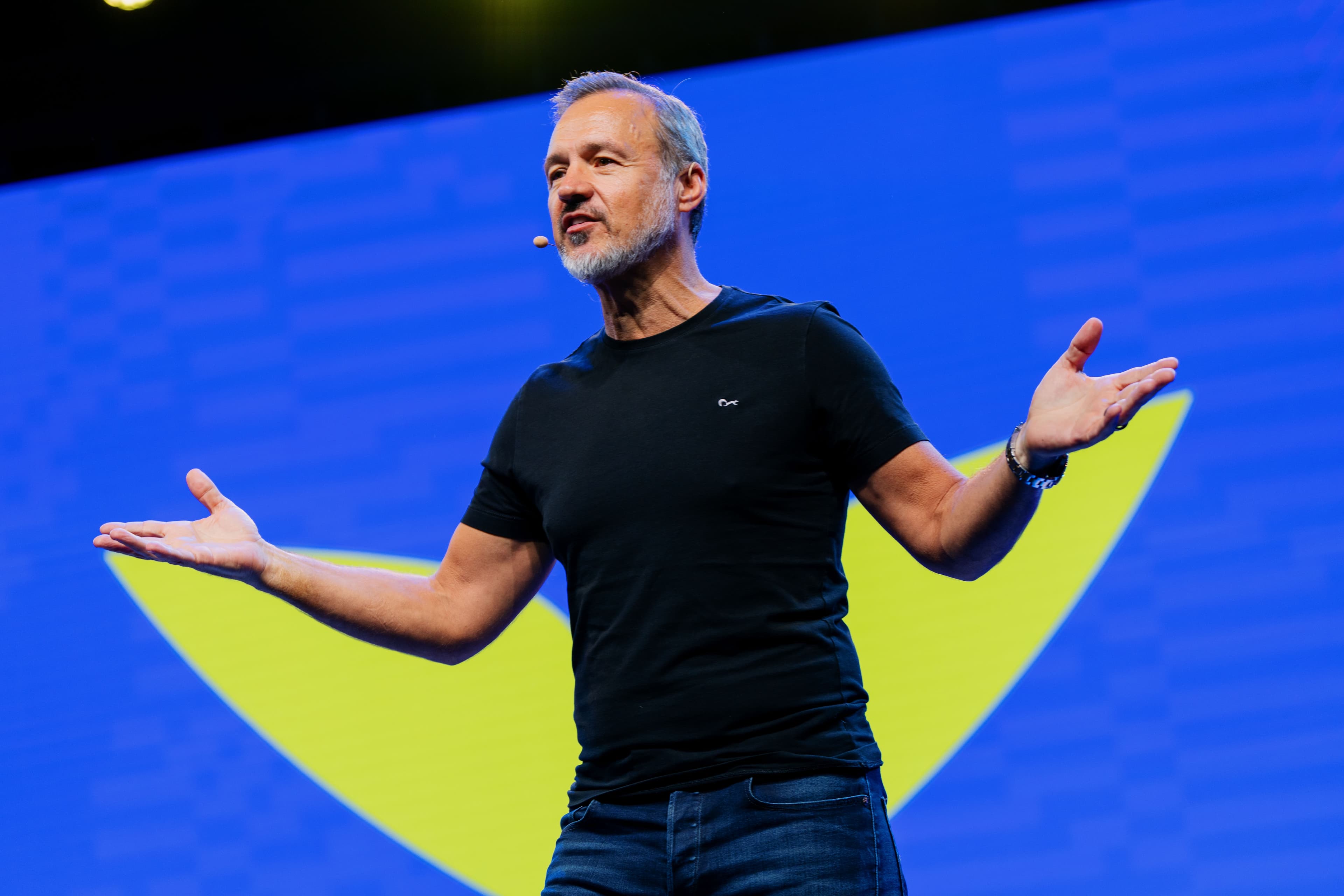 Eric Edmeades speaking on stage